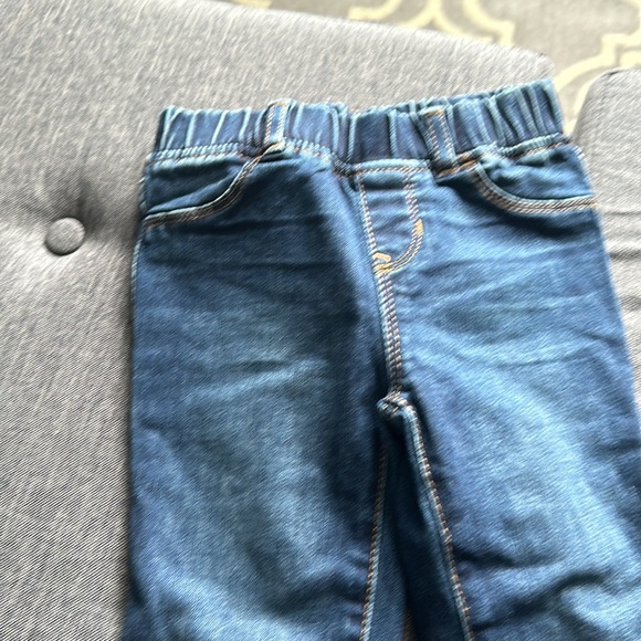 Gap jeans pull on size 4. Worn a handful of times. Three pairs - Picture 3 of 8